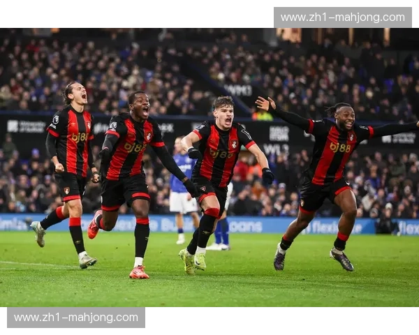 曼联反击战术吃遍强队 却遭西汉姆联密集防守反噬 曼联反击战术吃遍强队 却遭西汉姆联密集防守反噬